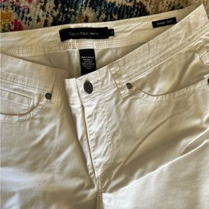 Calvin Klein white cropped pants. Only worn a couple of times